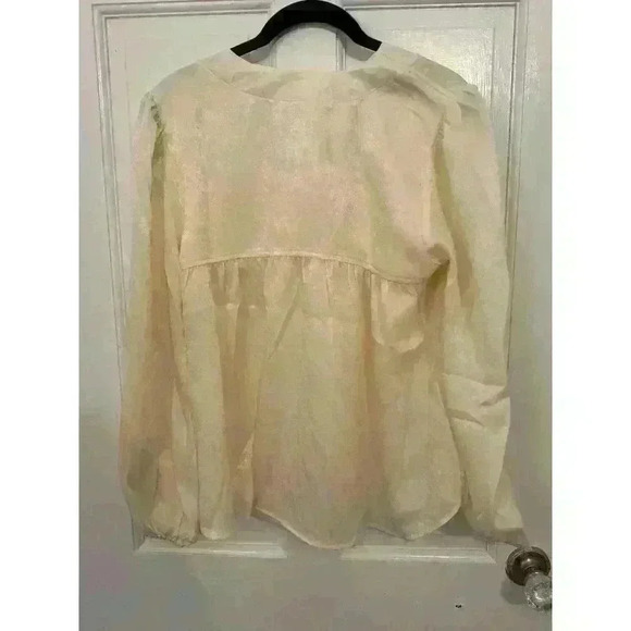 Band of Gypsies Cream Vneck Silky Top size M NWT - Picture 3 of 3
